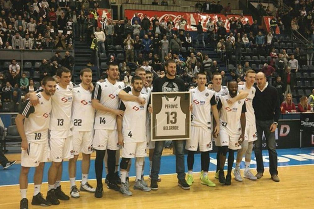Navijači Partizana ovacijama nagradili Kostu Perovića na oproštaju! (FOTO) (VIDEO)