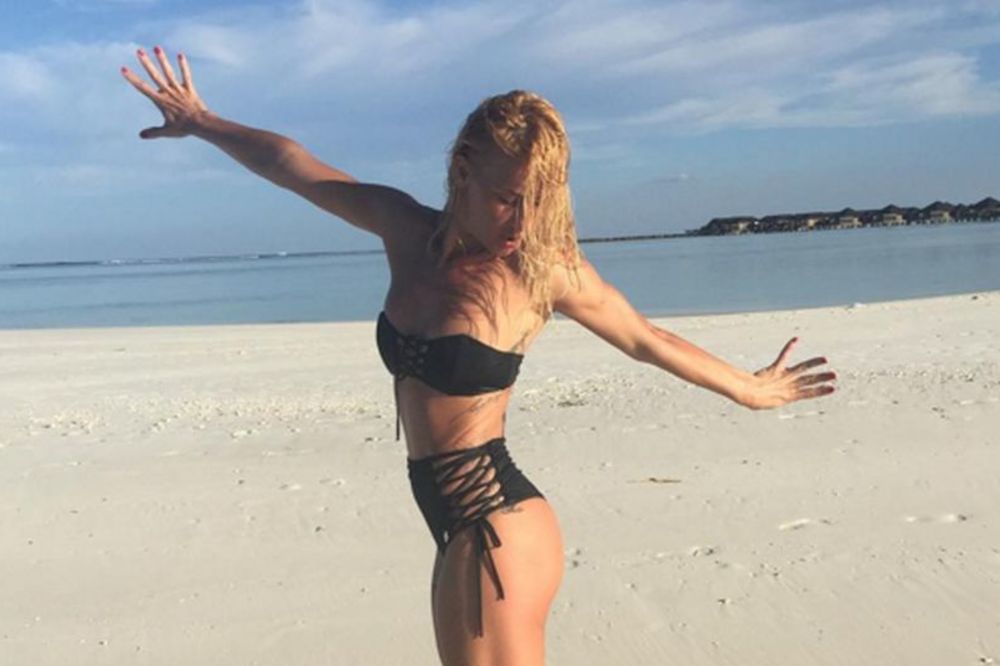 Šta je Milica Dabović htela da poruči seksi fotografijom i neobičnim statusom? (FOTO)