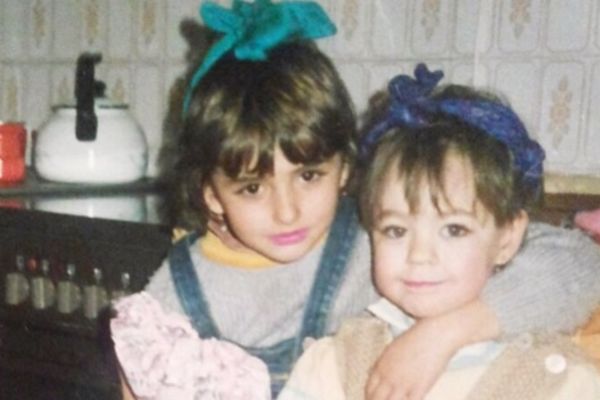 Devojčica sa zelenom mašnicom je danas jedna od 5 najvećih zvezda srpske estrade! (FOTO)