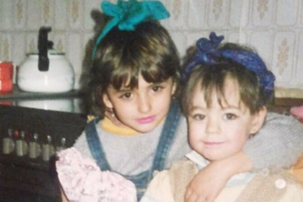 Devojčica sa zelenom mašnicom je danas jedna od 5 najvećih zvezda srpske estrade! (FOTO)