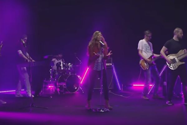 Indira je sve lepša, a njen novi hit je prava bomba! (VIDEO)