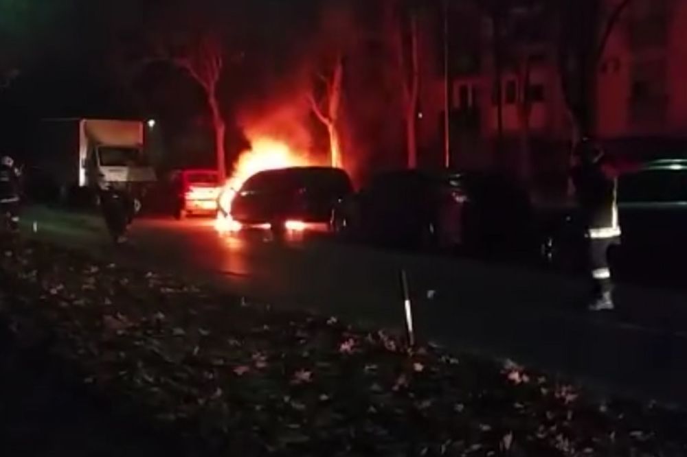 Automobil buktinja probudio Novi Sad: Izgorelo vozilo SOS taksija