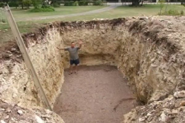 Rekli mu da je lud jer je iskopao rupu u dvorištu, ali kad su videli šta je napravio - pukli su od ljubomore!