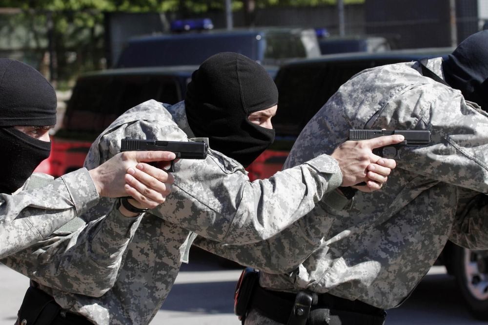 Pronađena zastava Islamske države kod uhapšenih džihadista u Sarajevu! (VIDEO)