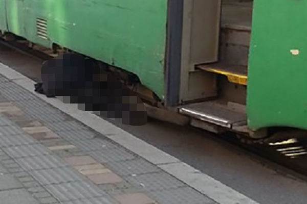 Užas na Lionu: Staricu pregazio tramvaj u Bulevaru Kralja Aleksandra (UZNEMIRUJUĆI FOTO)