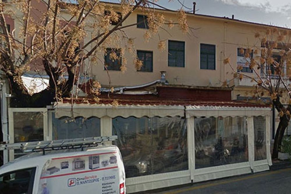 Zavirite u kafić u kome se psi lutalice baškare po celu noć (FOTO)