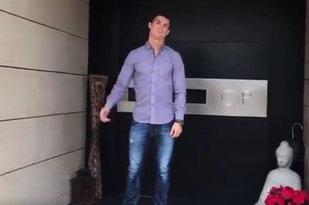 Svi bi voleli da su u njegovoj koži: Smrznućete se kada vidite Ronaldovu gajbu! (VIDEO)