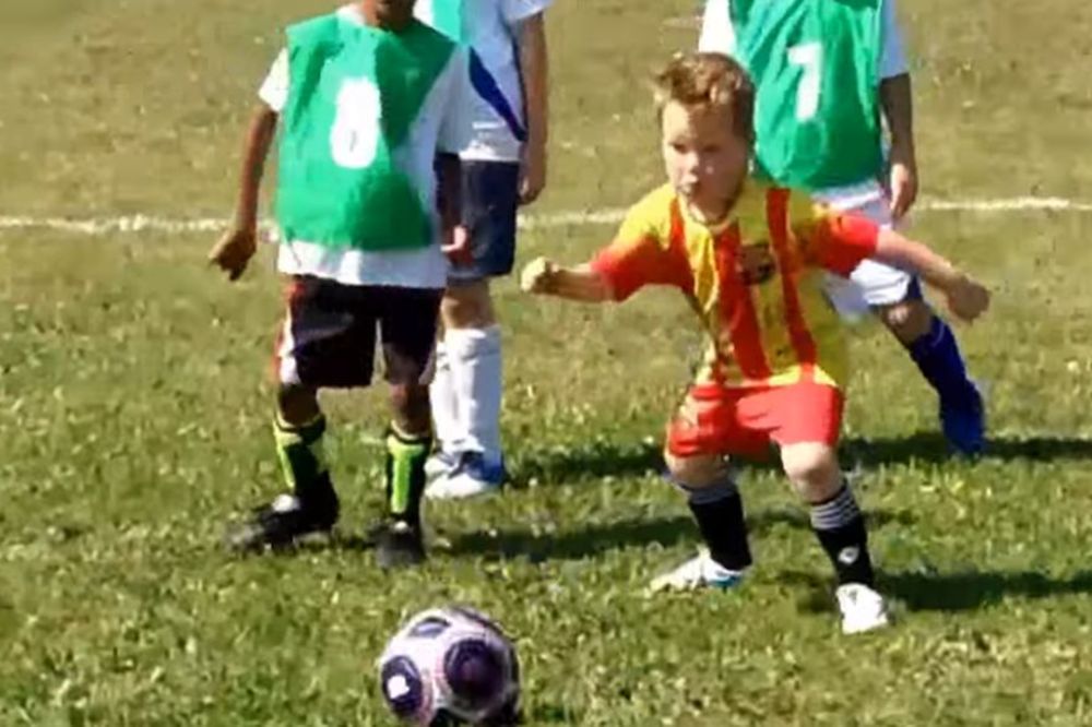 Dinamit od 5 godina: Bosanski Mesi je postao atrakcija na internetu! (VIDEO)