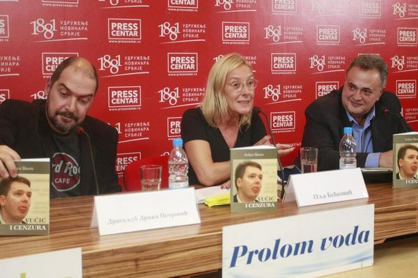 Ovo je već komedija! Ignorišu ga jer je napisao knjigu o Vučiću i cenzuri?! (FOTO)