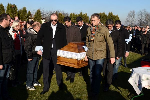 Oproštaj od legendarnog srpskog smečera: Sahranjen Dejan Brđović! (FOTO)