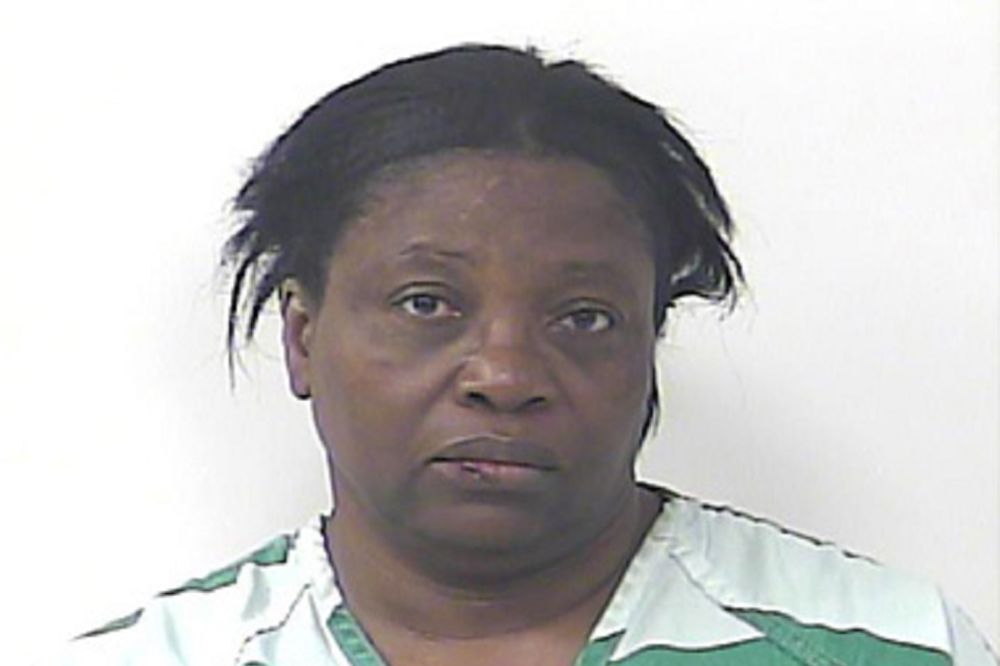 Tukla muža jer je puštao golubove, pa zaglavila u zatvoru! (VIDEO)