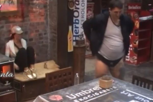 Kristijan maneken: Pokazao Staniji svoju guzu! (VIDEO)