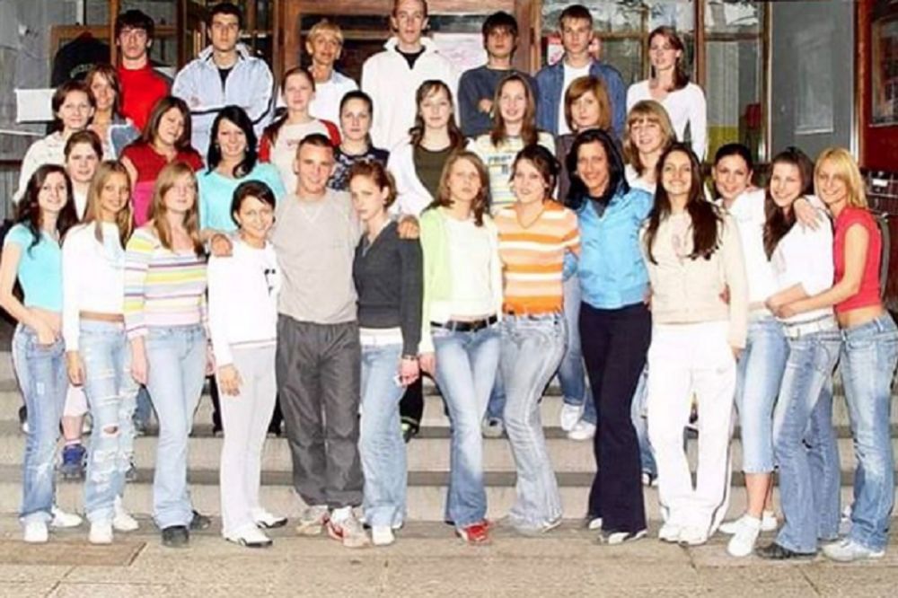 Jedna srpska seks bomba nalazi se na ovoj fotografiji. Pogađajte koja (FOTO)