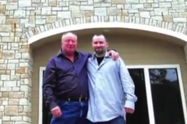 Hteli su da mu uspavaju sina na samrti. Branio ga je pištoljem. Danas je živ i zdrav! (VIDEO)