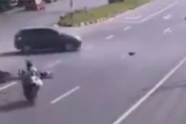 Instant karma: Ovaj čovek stvarno nema sreće! (UZNEMIRUJUĆI VIDEO)
