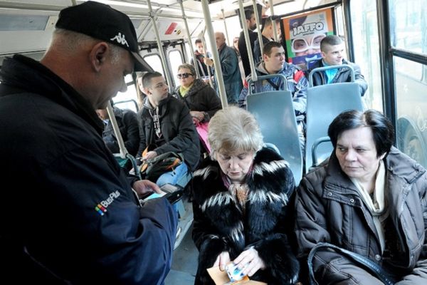 Izudarao kontrolora Bus plusa bokserom u glavu i onesvestio ga! Stavična scena usred BG!