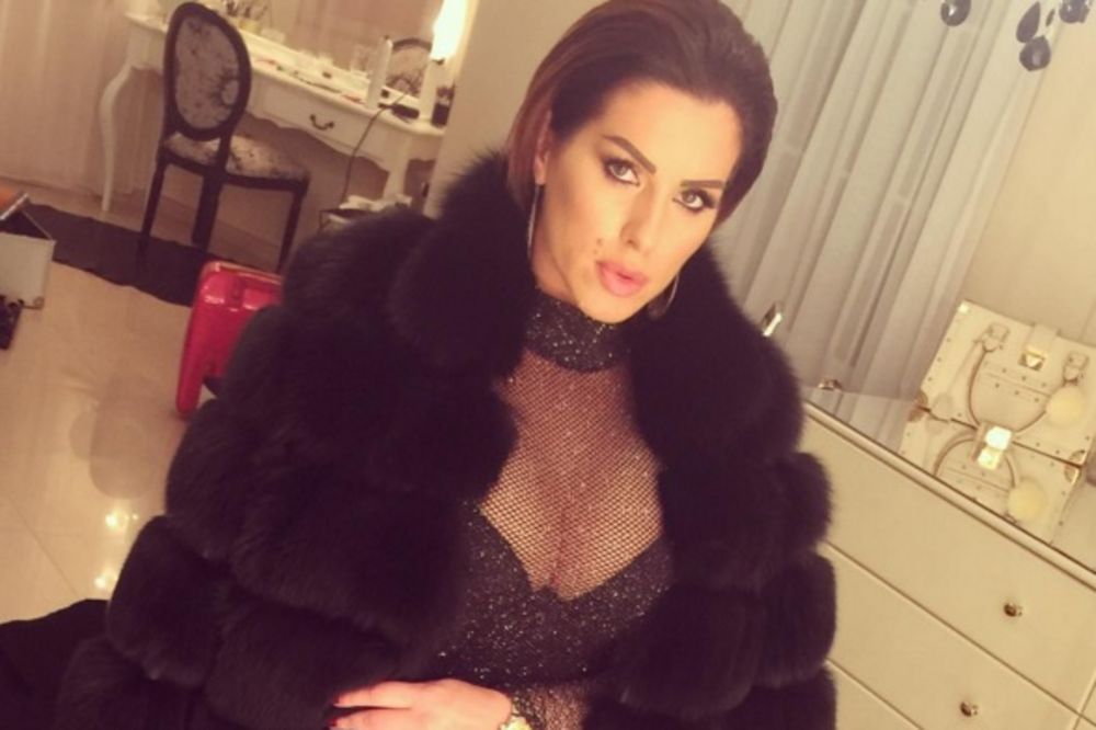 Prestravila komšije: Seka Aleksić virila preko dva metra visoke ograde (FOTO) (VIDEO)