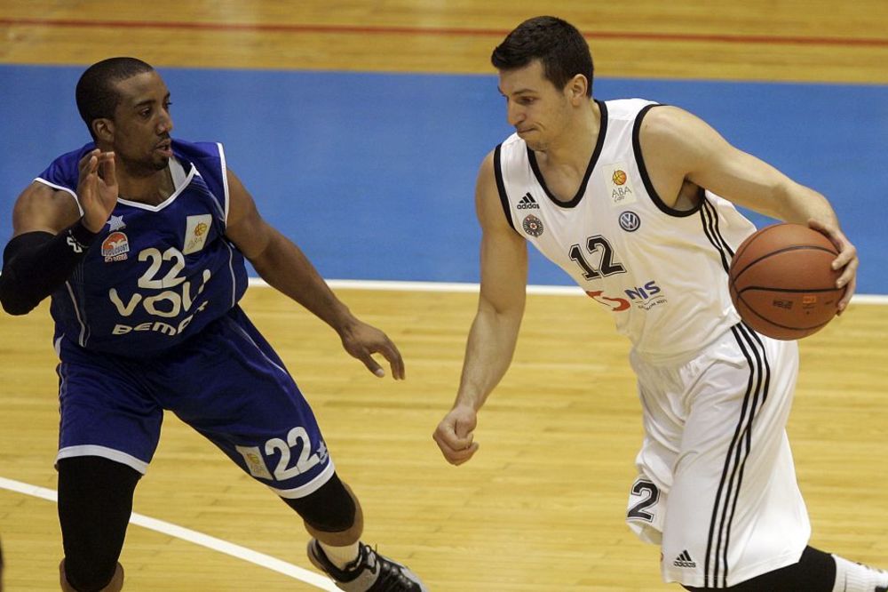 Poljaci tvrde da Zvezda dovodi Partizanovog dželata, a crveno-beli demantuju! (GIF)