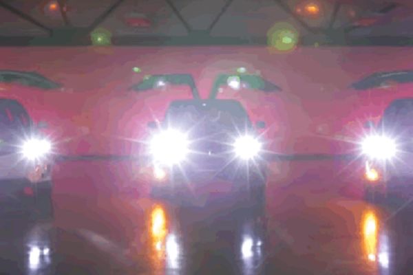 Kao na žurci: Ovako Tesla Motors čestita Božić! (VIDEO) (GIF)