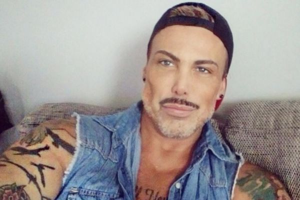 Seksi Deda Mraz: Bivši učesnik Parova na čudan način čestitao Božić! (FOTO)