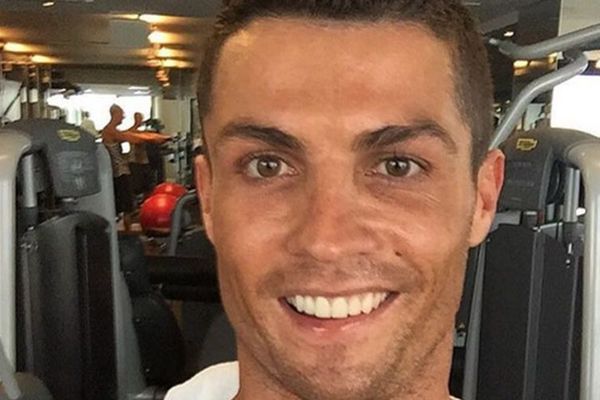 Za njega ne postoji praznik: Jedni uživaju u Božiću, a Ronaldo u teretani! (FOTO)