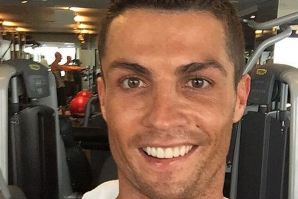 Za njega ne postoji praznik: Jedni uživaju u Božiću, a Ronaldo u teretani! (FOTO)
