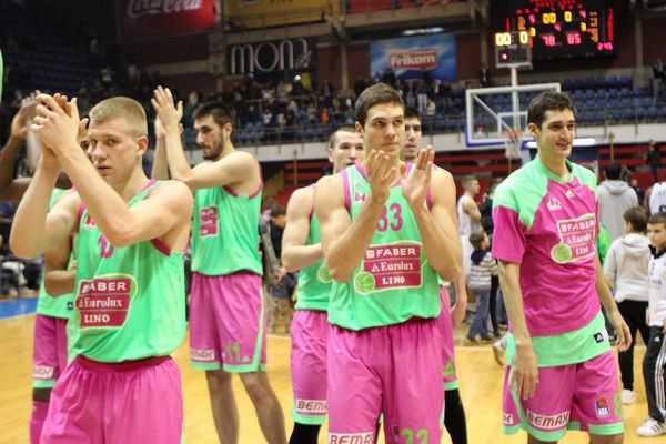 Kakve veze imaju Stef Kari i Mega Leks? (FOTO)