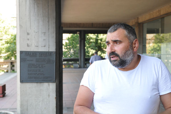 Haos u Parovima: Miki Đuričić šutirao stolice i udarao se po glavi! (FOTO) (VIDEO)