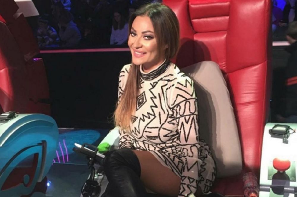 Ko bi rekao da će se ovako obući? Ovaj Cecin stajling je sve iznenadio! (FOTO)