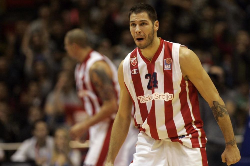 Tajfun mora mnogo jače da duva kako bi oduvao Zvezdu! (FOTO)