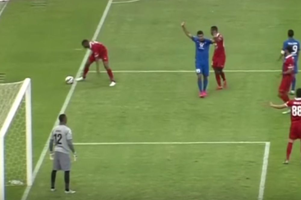 Sa pravom je izabran za najgluplji fudbalski potez 2015. godine! (VIDEO)