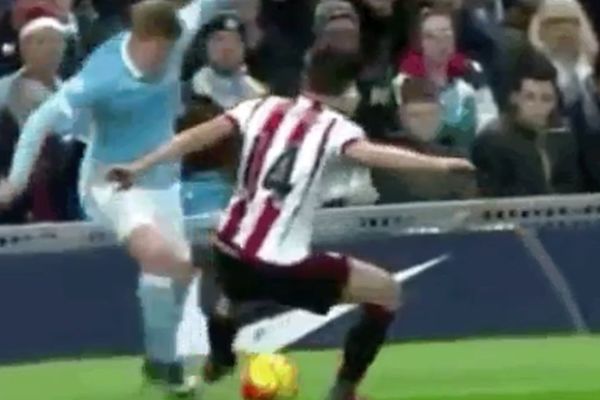 Polako, polako, polako...nemoj da padaš na zadnjicu posle ovog driblinga! (VIDEO)