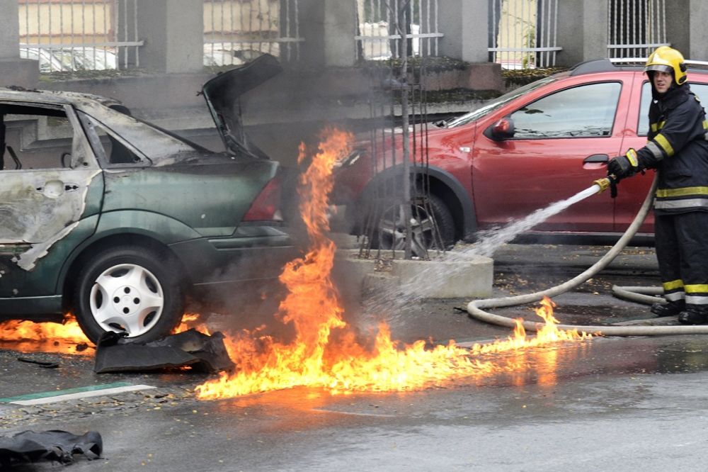 Filmska pljačka u NS: Opljačkano i zapaljeno vozilo za prevoz novca