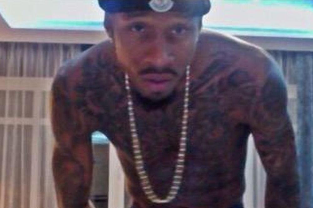 Tarens Kinsi poručuje: Oprostite mi moju ružnu prošlost! (FOTO)