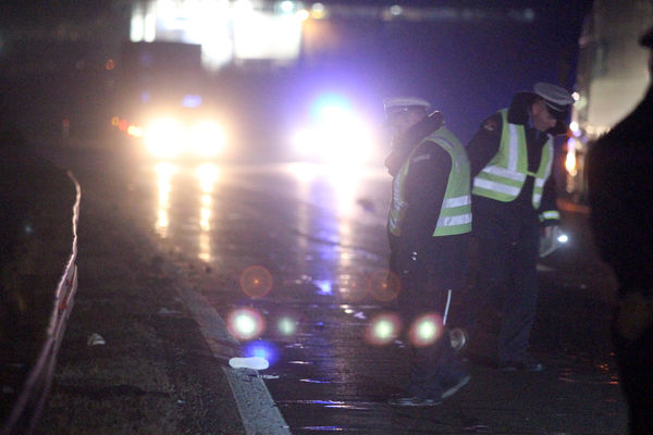 Pijan se sudario sa tramvajem, pa legao na asfalt da odmori!