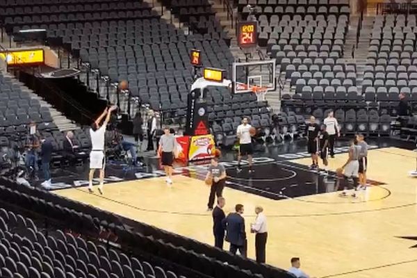 Nije mogao da ne eksplodira: Bobi je pre meča sipao trojke kao Kari! (VIDEO)