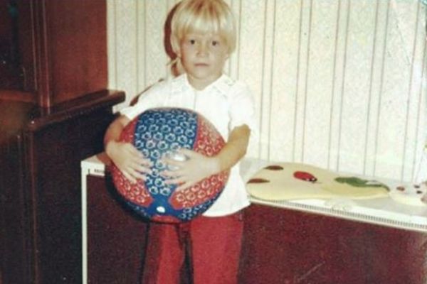 Prepoznajete je? Ova devojčica je danas jedna od najvećih seks bombi Balkana! (FOTO)