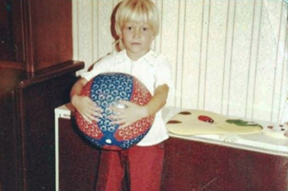 Prepoznajete je? Ova devojčica je danas jedna od najvećih seks bombi Balkana! (FOTO)