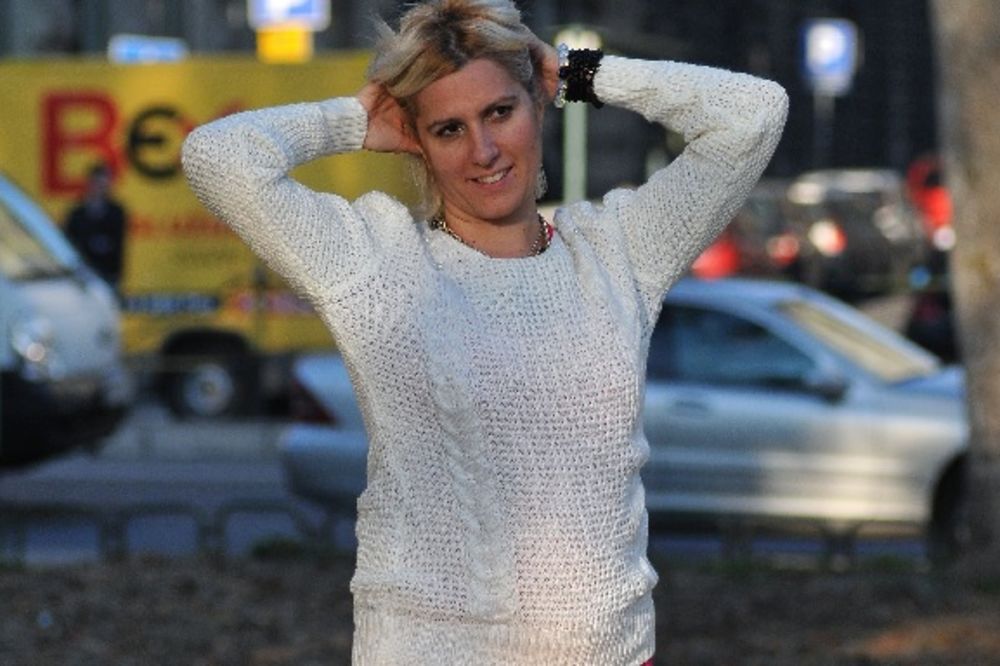 Skvik skvik! Jelena Golubović posle golih grudi, pokazala i vevericu (VIDEO) (FOTO)