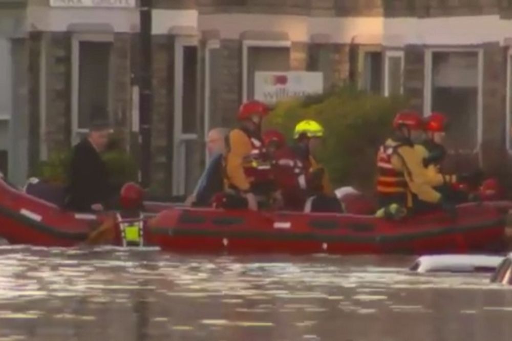 Britanci svetu daju 12 milijardi funti pomoći, a država im je u kolapsu zbog poplava! (FOTO) (VIDEO)