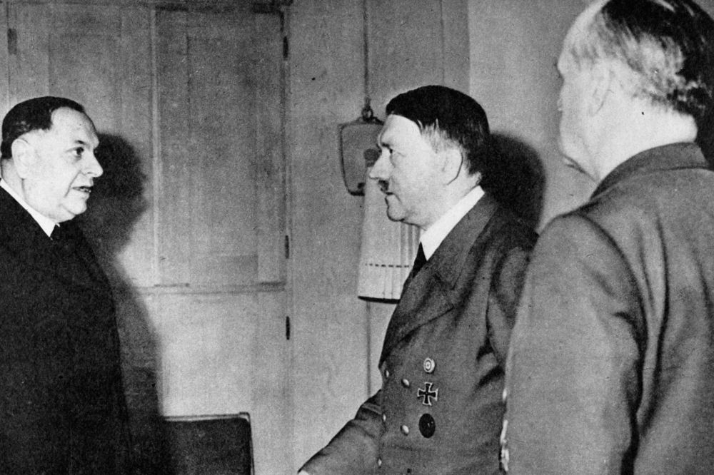 Hitler, nuklearna bomba, 11. septembar: 11 Nostradamusovih najpreciznijih proročanstva! (FOTO)