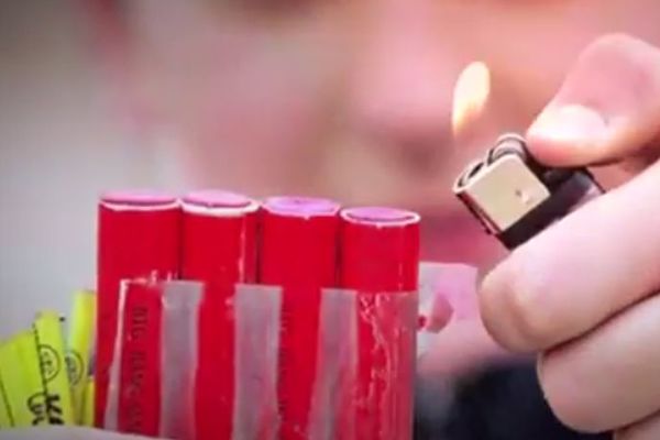 Uzbuna: Igra sa petardama može da vam promeni život! (VIDEO)