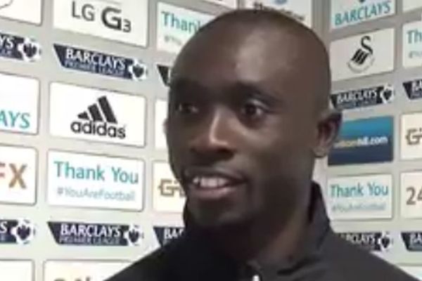 Fudbaler Njukasla objasnio kako je to kad si igrač: Trčim stalno, trčim cele nedelje! (VIDEO)