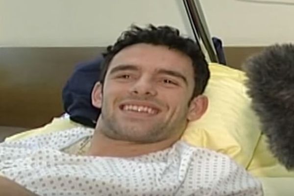 Iskasapili ga! Makedonac više ne može da hoda, a kamoli da igra fudbal! (VIDEO)