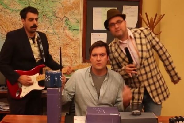 Još ne znate gde ćete za NG? Državni posao ima urnebesan predlog! (VIDEO)