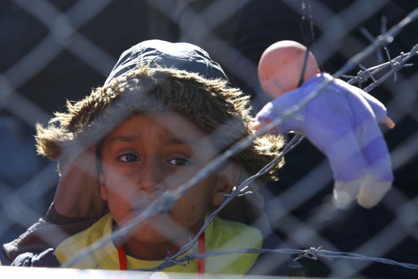 Bure baruta koje samo što ne eksplodira: 2015. u okruženju Srbije - sve samo ne mir (FOTO) (VIDEO)