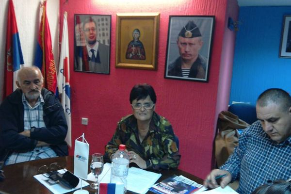 Uvek Putin, nikad EU: Ovako izgleda stranački odbor SNS u Beočinu! (FOTO)