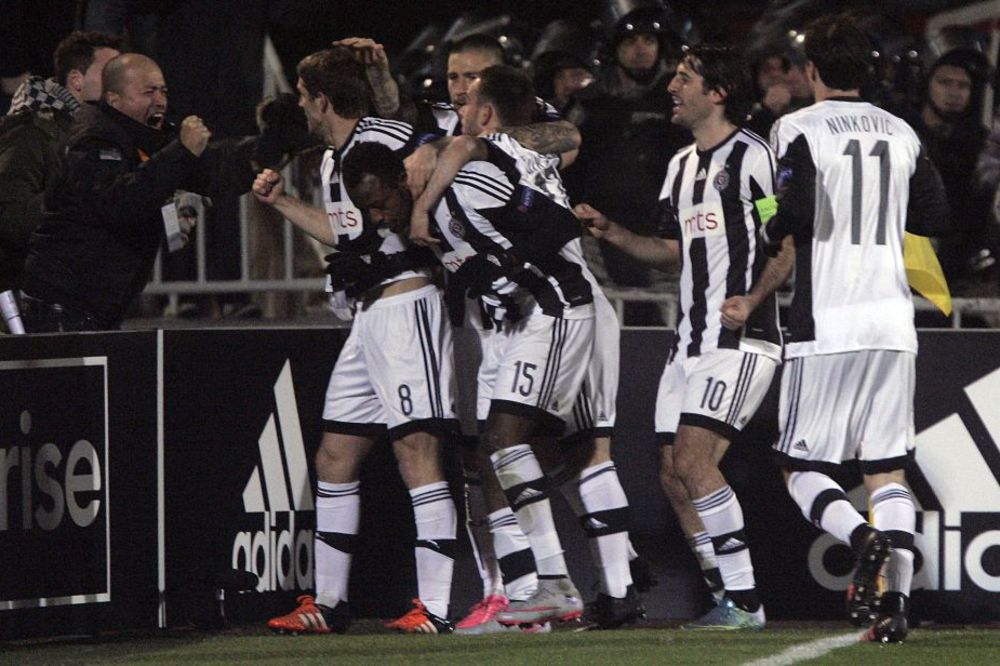 Fudbaleri Partizana čestitali Grobarima Novu godinu i praznike preko Instagrama! (VIDEO)