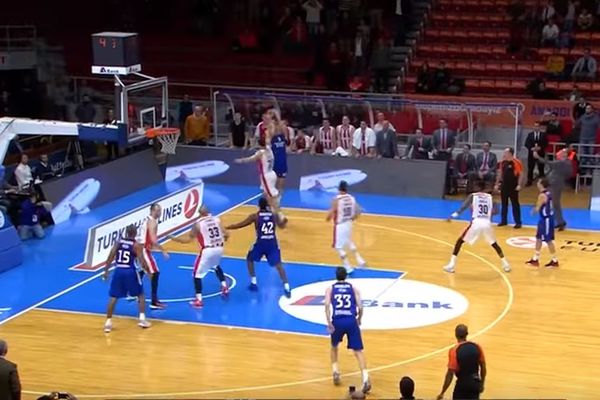 Trojke sa pola, lomljenja obruča bivših partizanovaca i Šarićev koš u Top 10 poteza kola! (VIDEO)