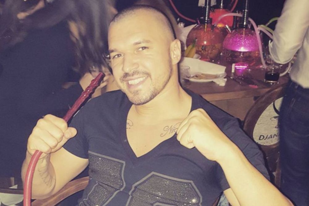 Nargila u ruci i muzika na uvce: Ovako se Božinov provodio na dočeku Nove godine (VIDEO)